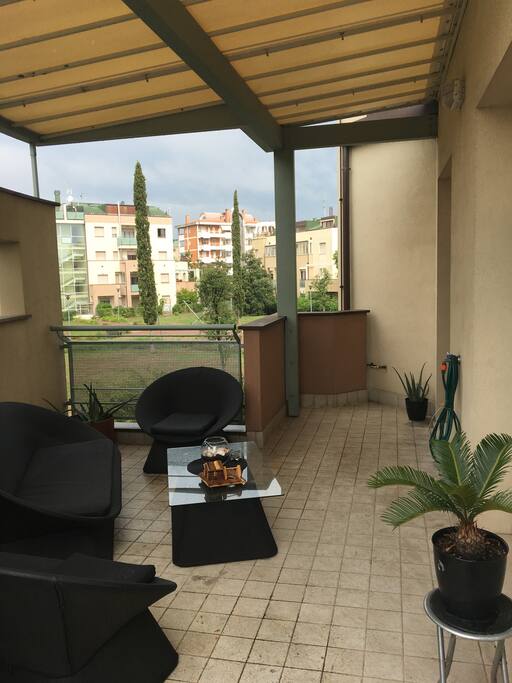 ampio terrazzo abitabile sul parco