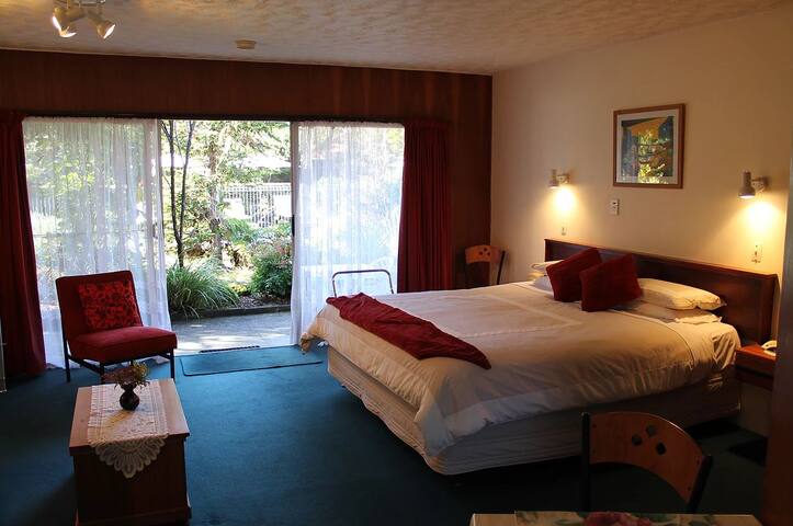 Anglers Paradise  Motel (Studio Unit #2)