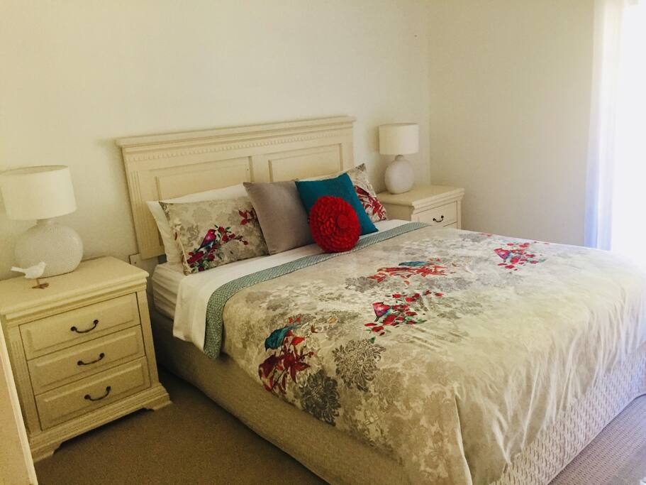 Bedroom 1 - Queen Size