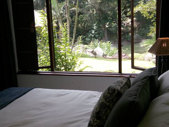Imba pa Wizi - House by the River