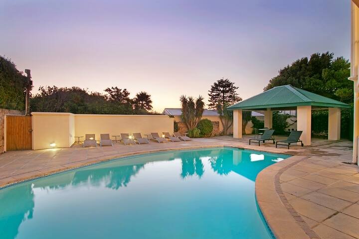 Merridew – Walking distance to Camps Bay Beach gallery image 2