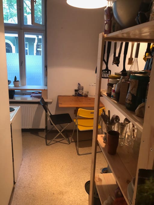 Kitchen, sitting area