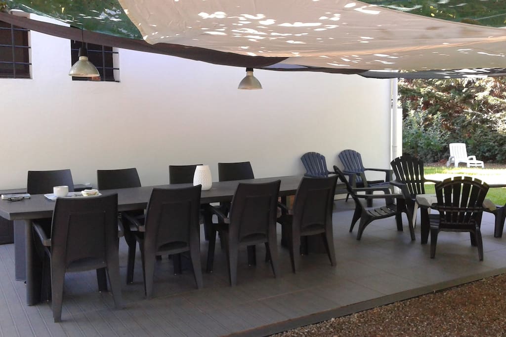 Grande terrasse couverte