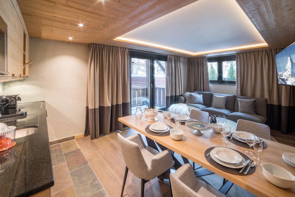 Wheeler Peak dining table