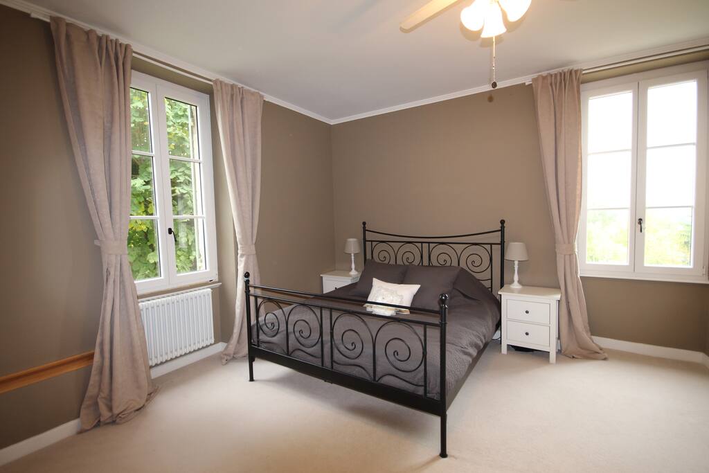 Master Bedroom with ensuite bath,shower,toilet