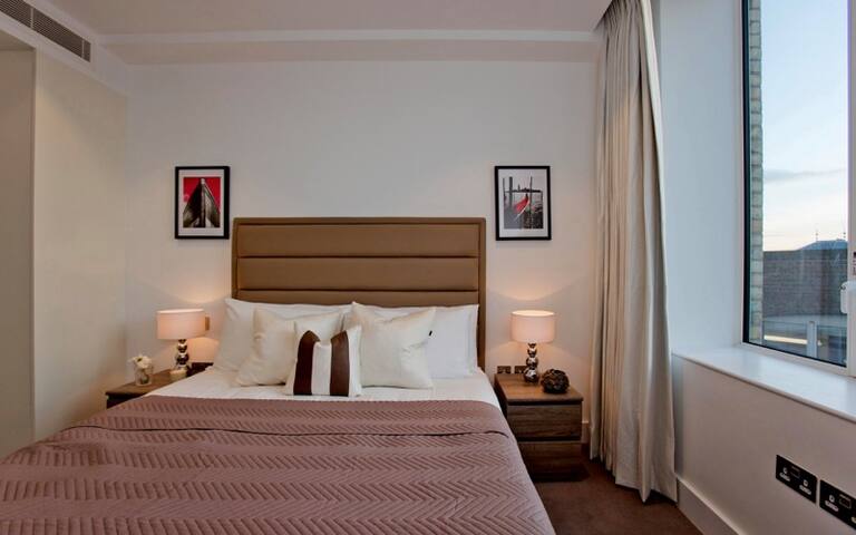 Elegant and Stunning 2 Bedroom in Kingsway gallery image 4