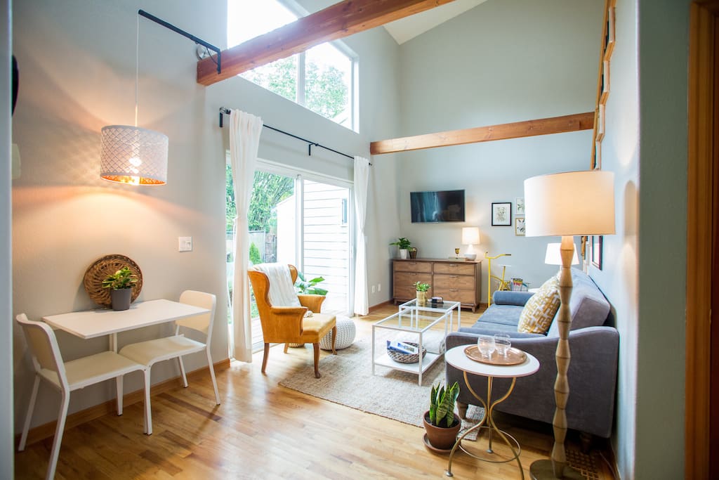 Comfortable living room with flat screen TV and cable