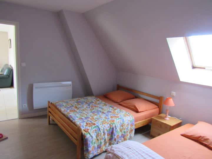 一楼带台阶的卧室