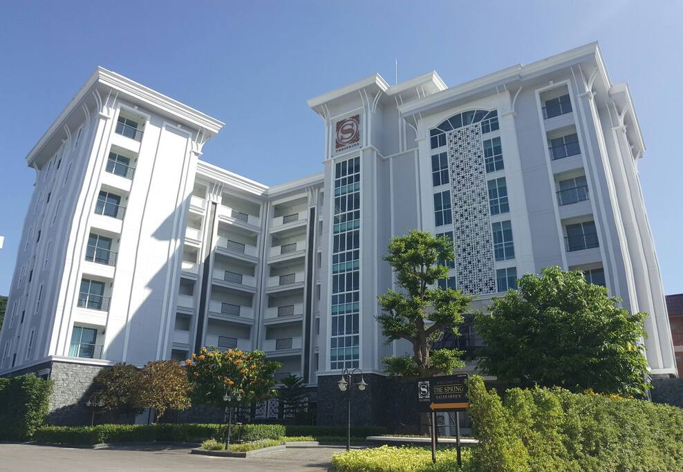 Priviledge to stay in the unique colonial style condo. Private Zone.