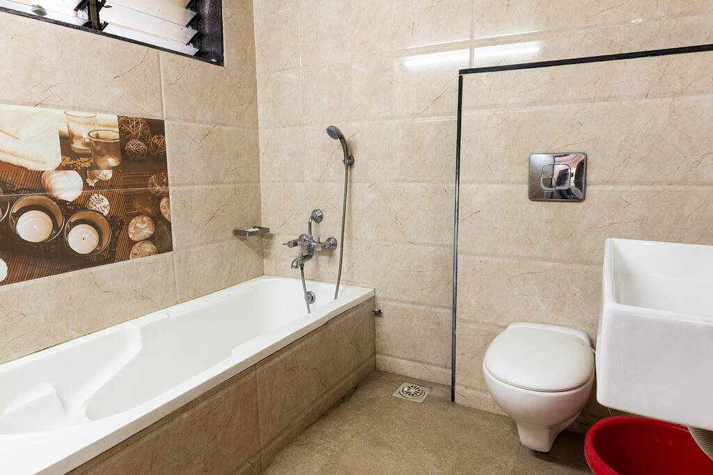 Bath tub