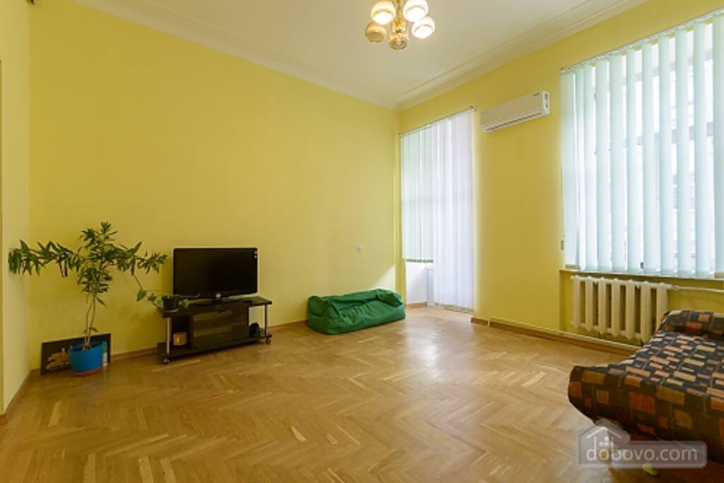 very big Hall with tv, balcony