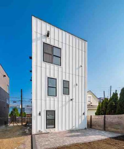 Brand NEW Build, D-Town Views, must See!.!.!.!.!