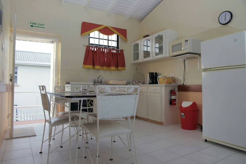 Dining & Kitchen Area