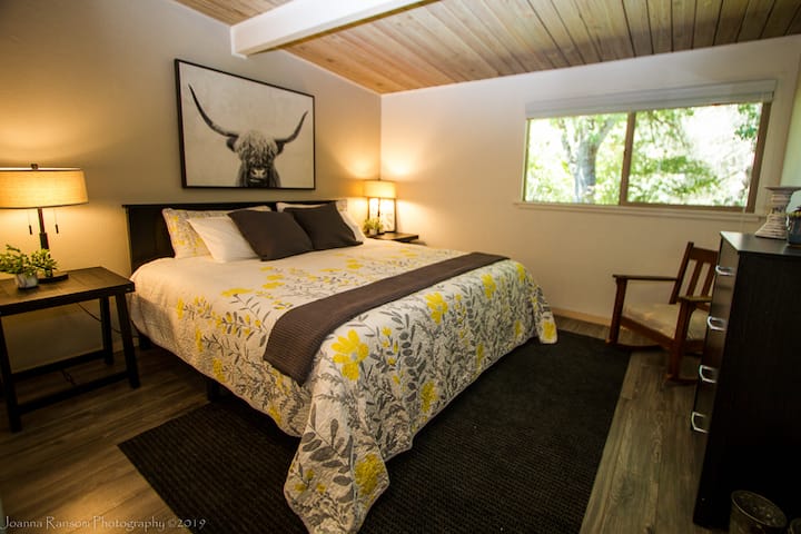 Front Kingsize bedroom. 
 "The Yak room"
