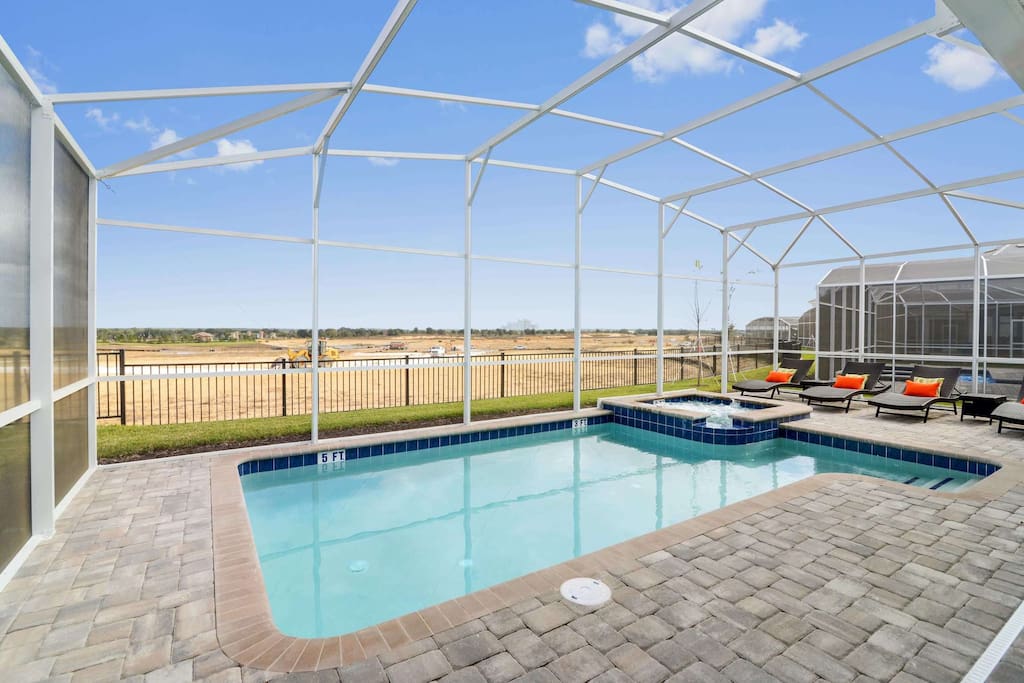 You and your family can make hundreds of happy memories on vacation when you spend time having fun in this crystal clear pool and bubbling spa pool, or just soaking up the sun on the cushioned deck loungers.