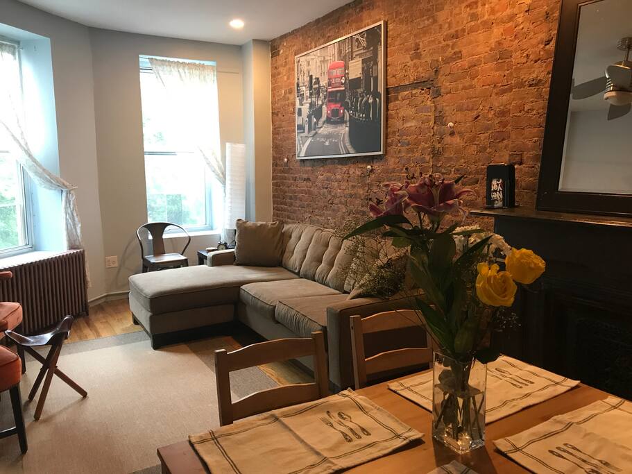 Cozy, Quaint and Comfy living room