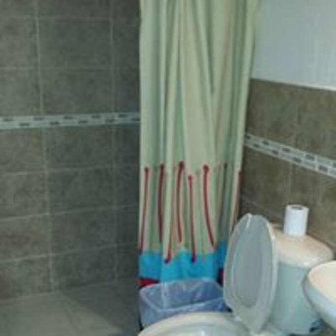 Baño individual dentro de la recamara