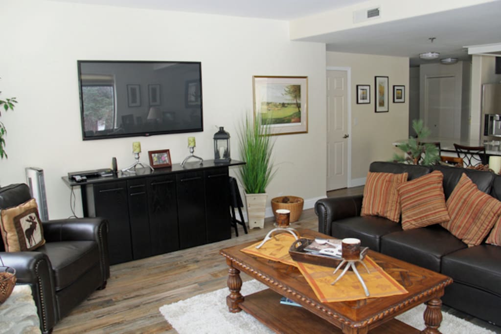 Mammoth Rental Silver Bear 37 Has A Large Flat Screen TV in the Living Room