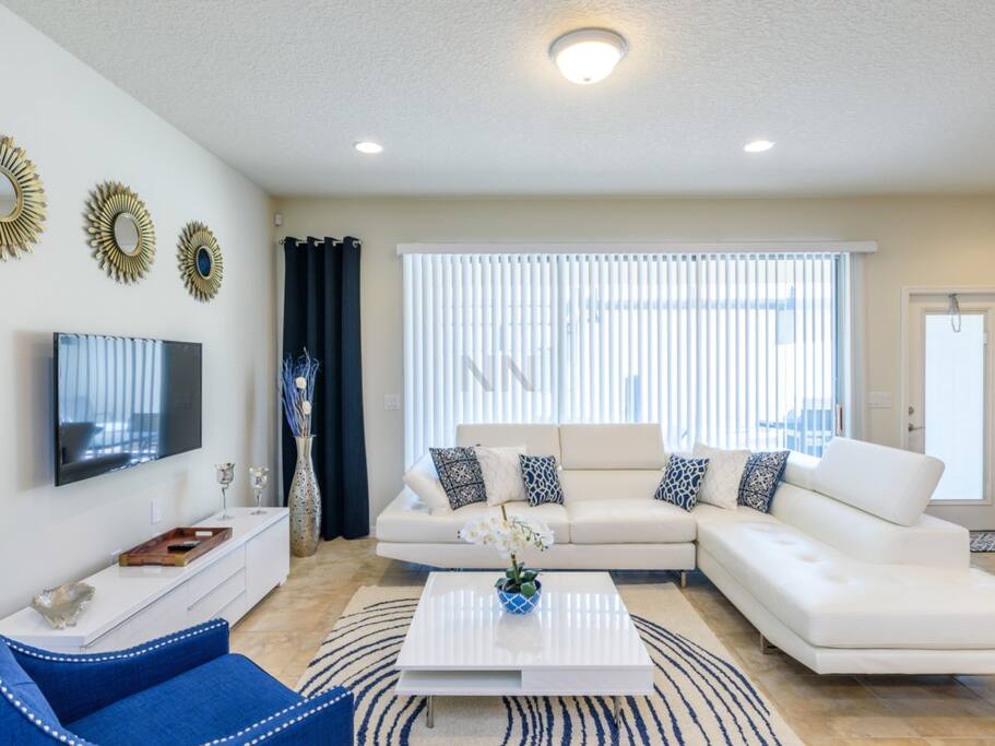 Indoors,Room,Furniture,Living Room,Bedroom