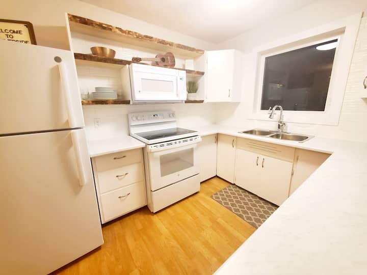 Modern & Quiet Apt in Central Summerside King Bed Apartments for Rent