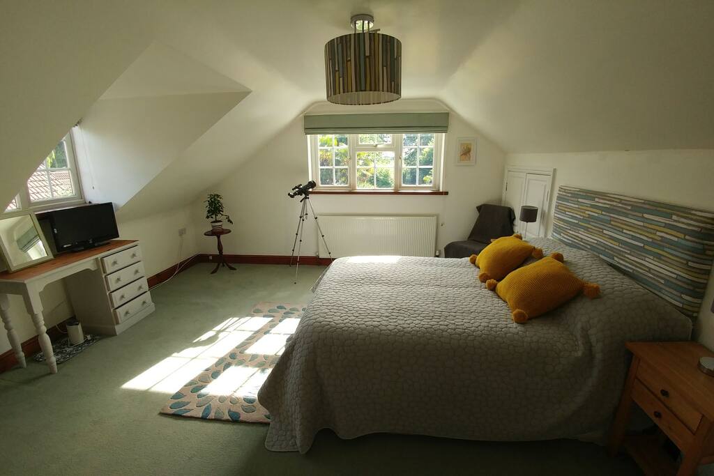 Spacious double bedroom