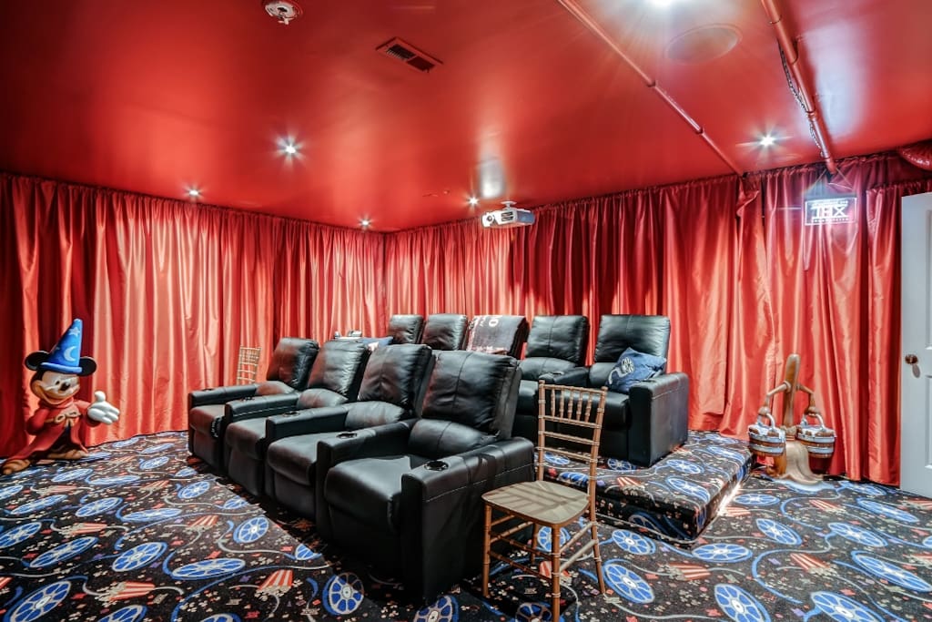 Mind Blowing, 15 person THX Full Cinema/Theater. Watch movies, Blue Ray DVD player, videos, play games, party! This cinema is state of the art. We have a PlayStation 3 for your use!