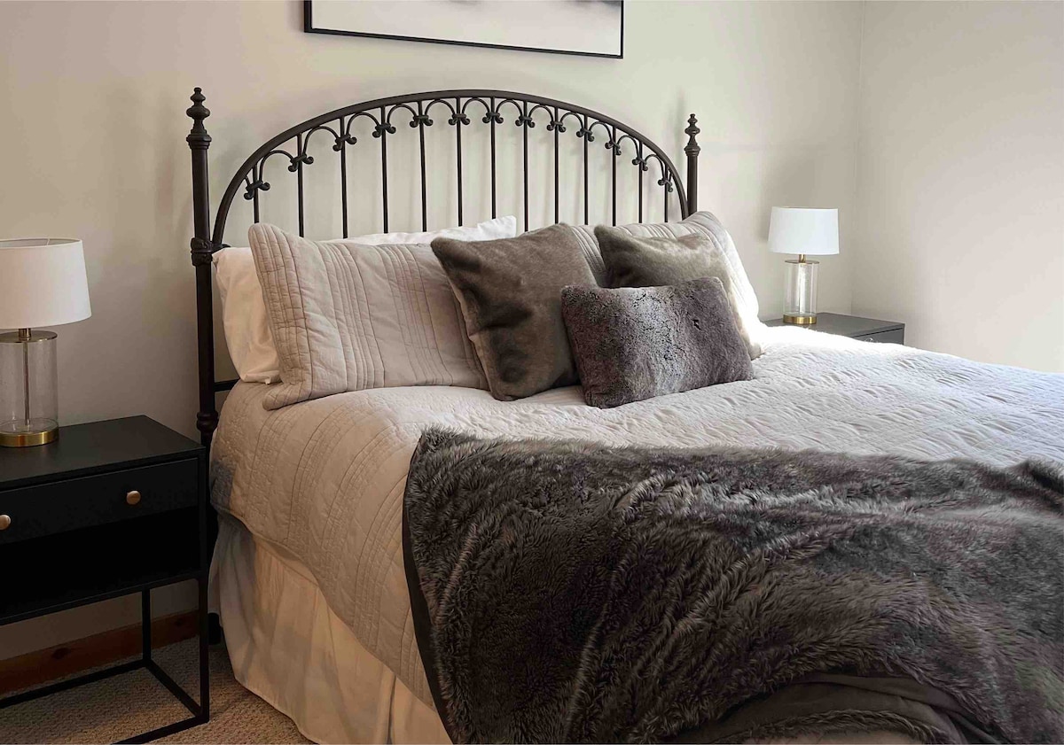 Master bedroom king godoro chini faraja 