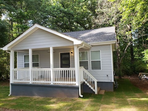 Popular Airbnb listing: Lithonia GA Luxury Bungalow in Redan