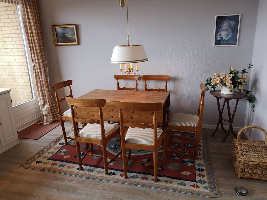 Eßtisch im Wohnzimmer
