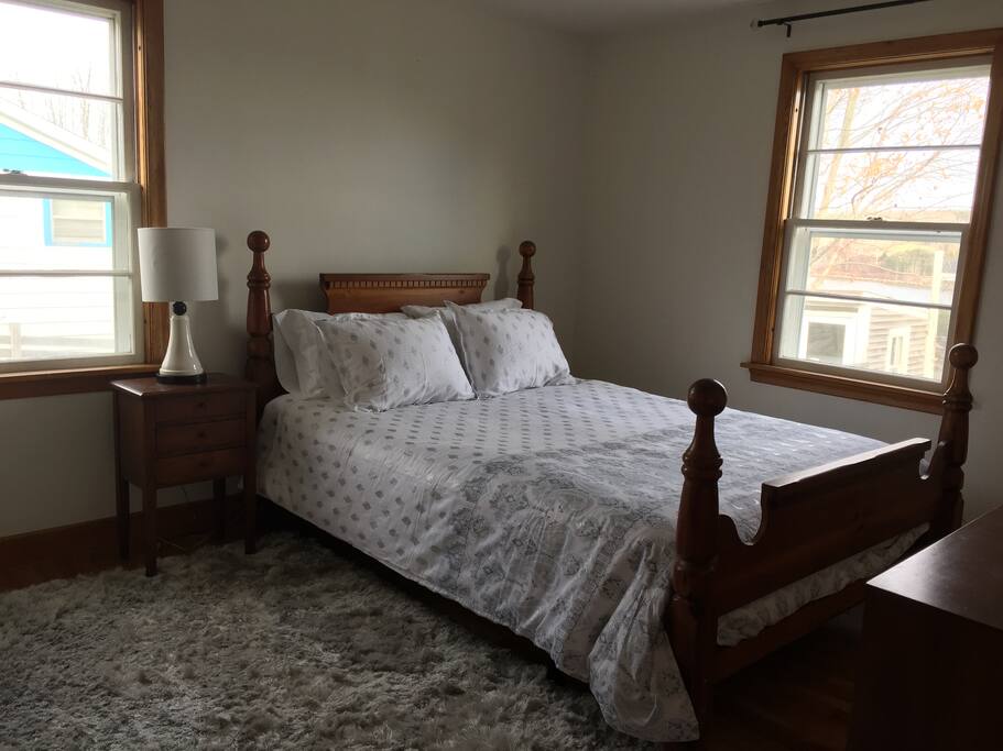 Master bedroom: New Queen mattress &Linens