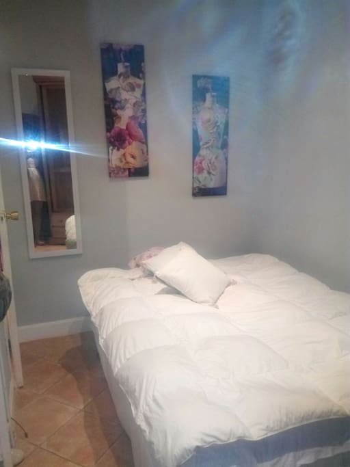 cama de matrimonio del huesped