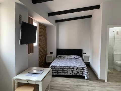 Charming buhardilla. Centrally located apartment. Pkng
