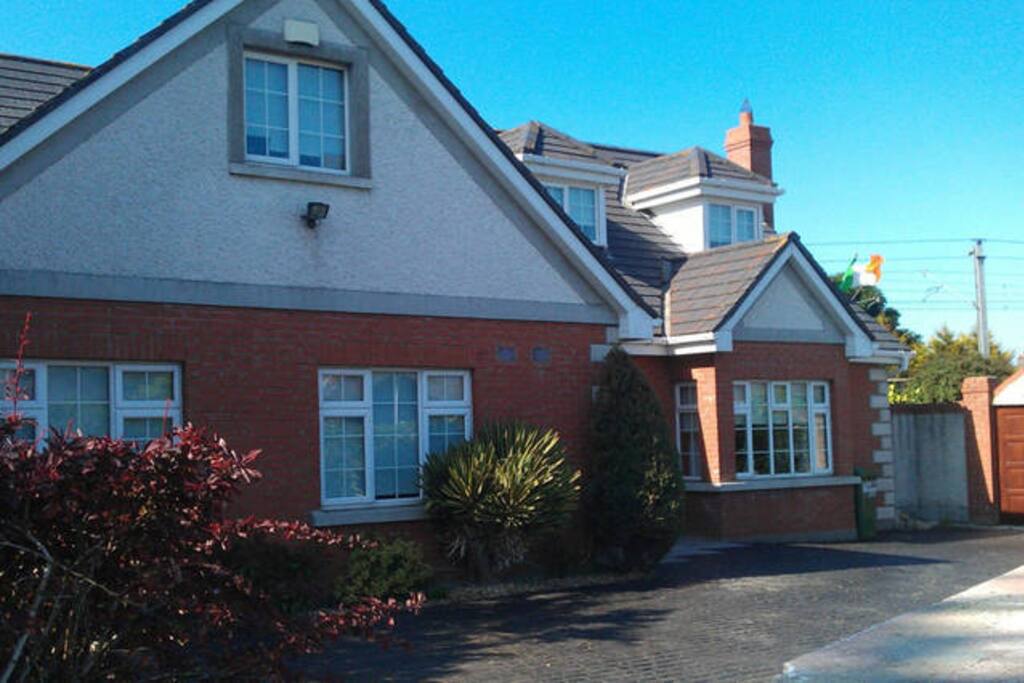FRONT OF HOUSE