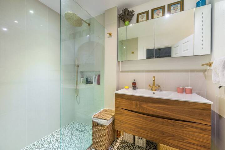 Large luxury 3 bedroom house KewGardens/Richmond gallery image 5