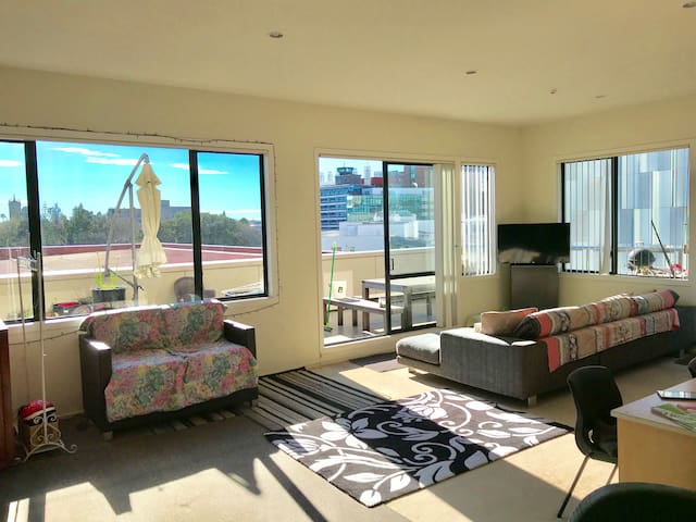 Cozy room in Family space - ur Home Away from Home