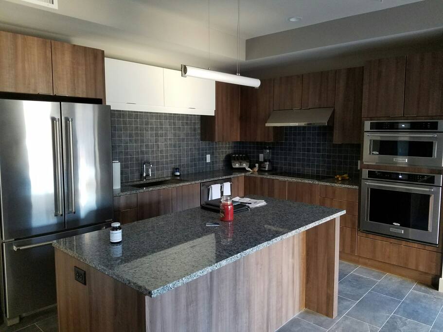 Beautiful modernized kitchen with all brand new and updated appliances.