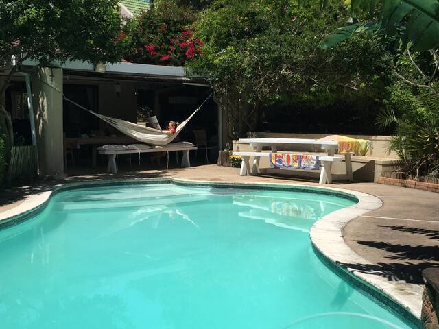 Sunny, Family-friendly house with sparkling pool gallery image 4