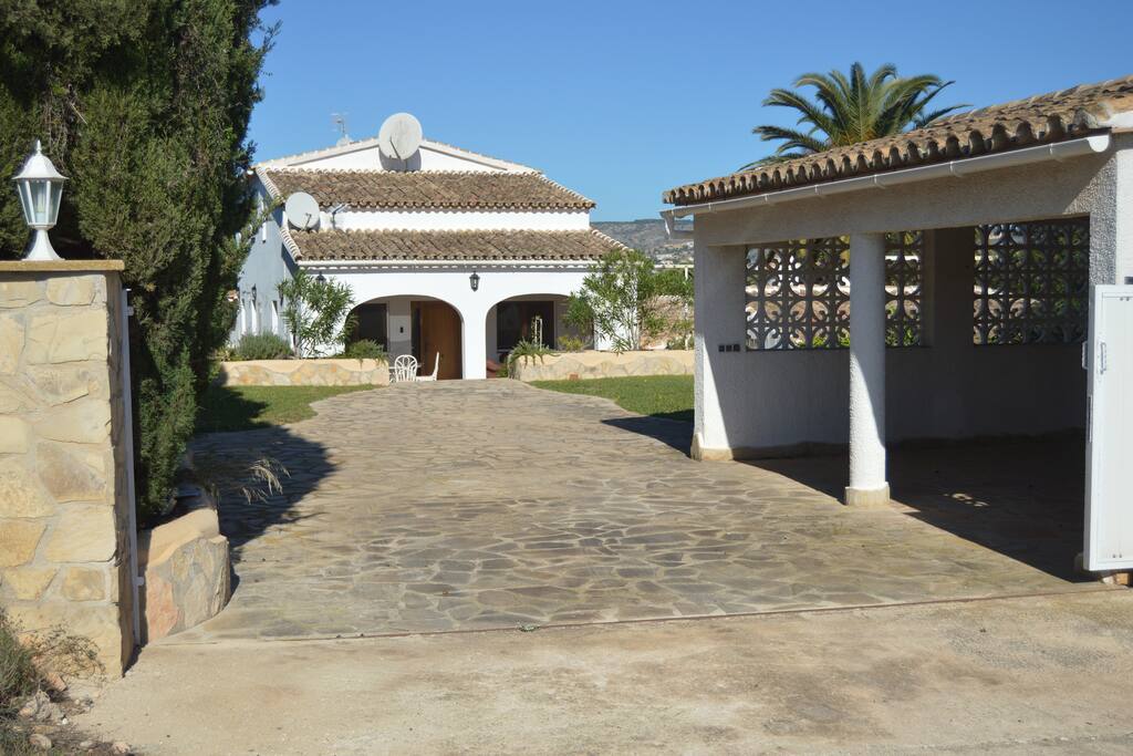 Driveway to Villa