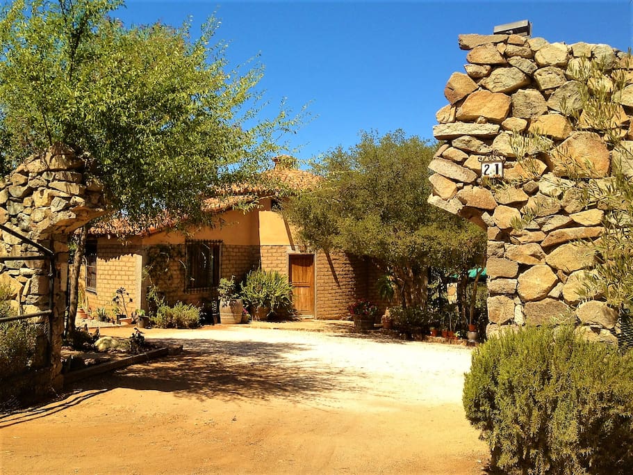 FROT VIEW OF THE HOUSE