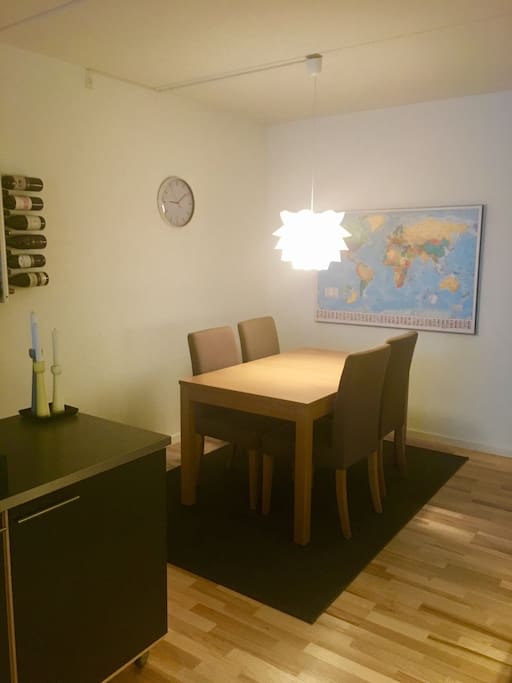 Dining room table can be adjusted to seat 6