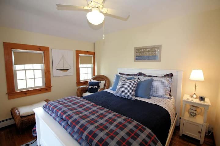 Private Bedroom - Queen bed, ceiling fan, A/C unit, Cable TV, Roku Streaming, 2 east facing windows overlooking private patio
