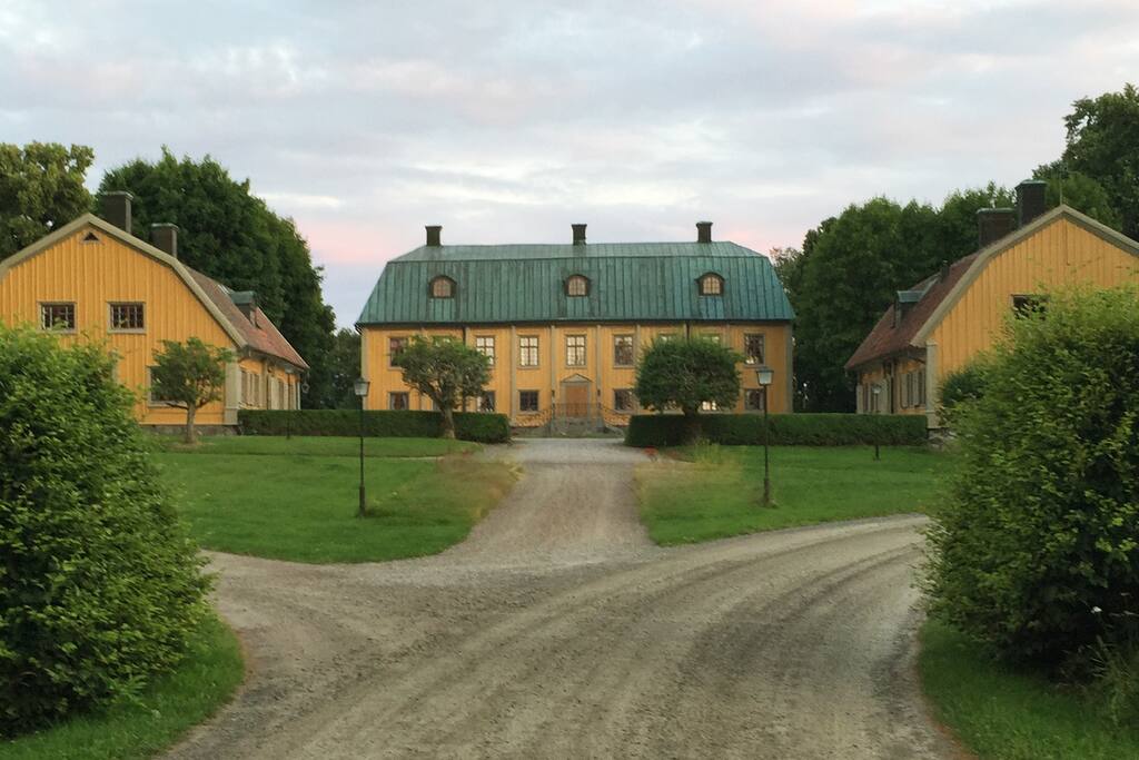 Bålby Manor with the East Wing to the left