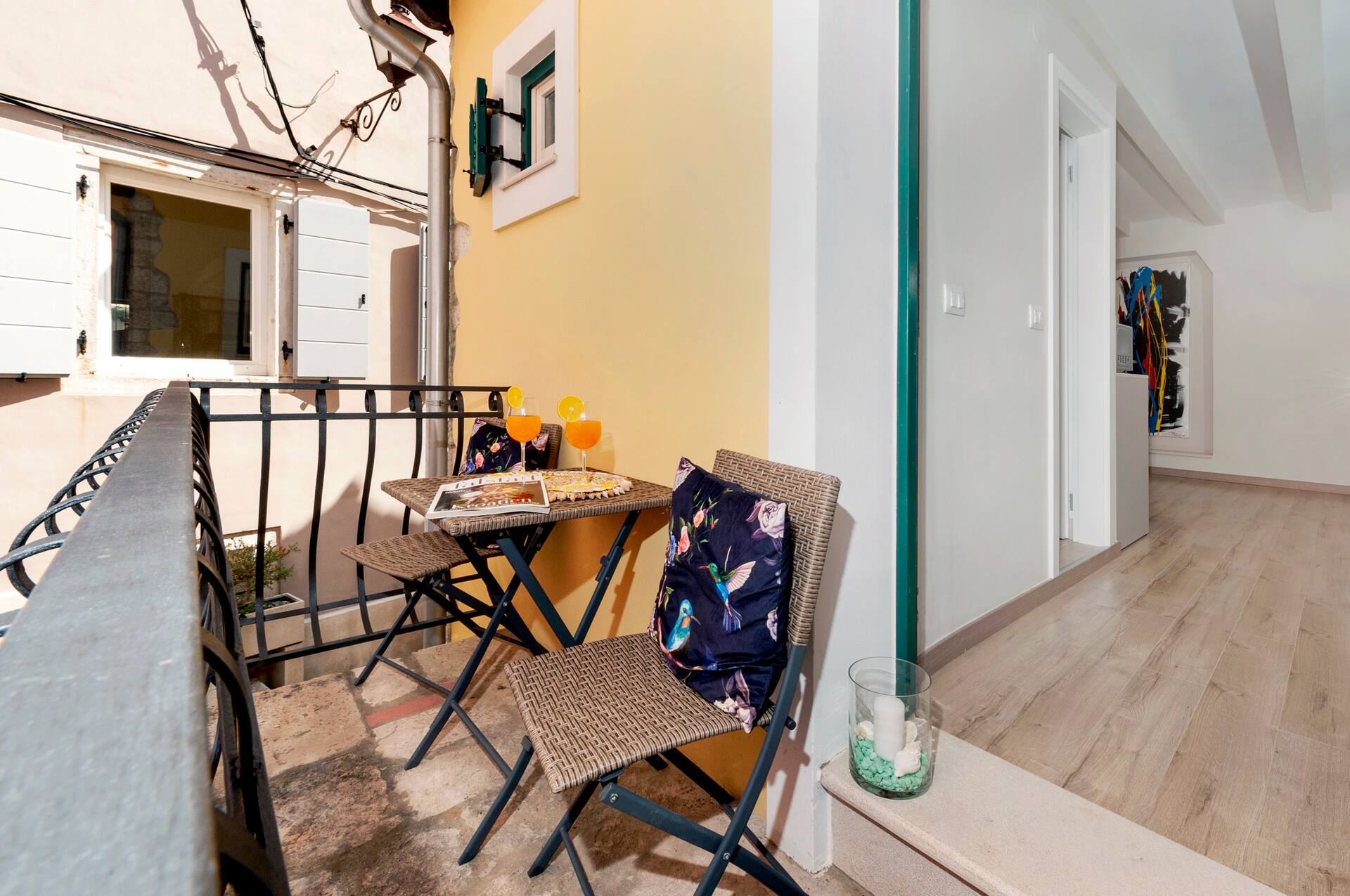 Yellow House - Duplex 1bed Apartment