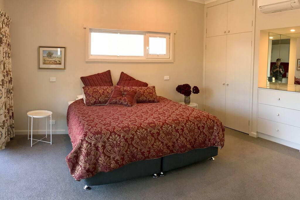 Dunn room has a King Bed - can also split to two singles
