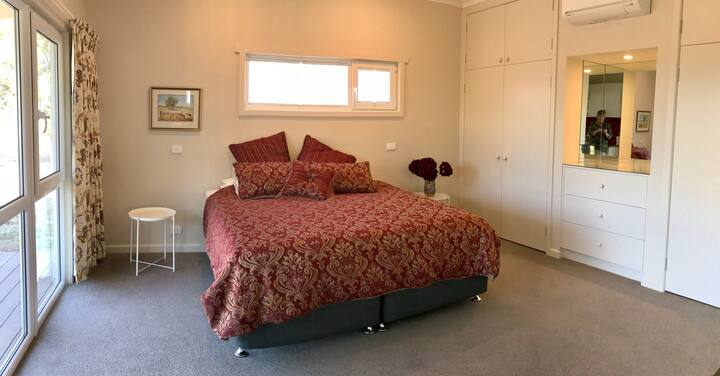 Dunn room has a King Bed 