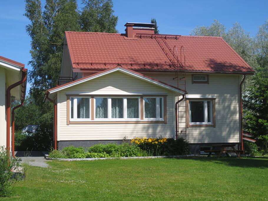 Oleskelupiha etelään
