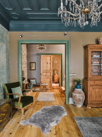 Historic Palace with Amazing View of Golden Horn gallery image 4