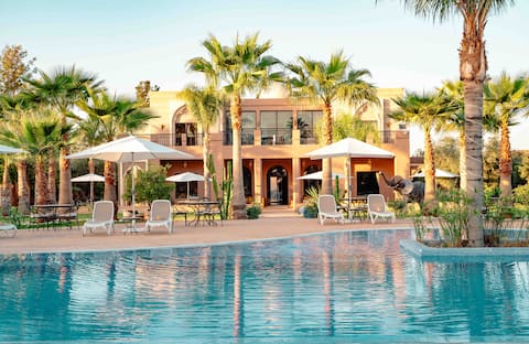 Palais Medali - Amazing 14 Bedroom Villa!