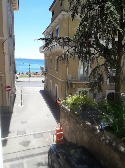 vista mare dal balcone