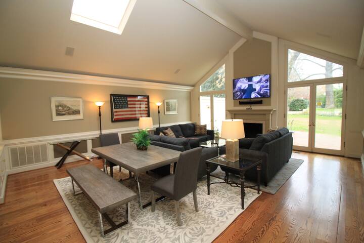 $4M – 9,000ft Belle Meade Estate w/ Pool gallery image 5